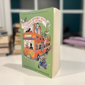 NWT Besteller Novel ~ The Mysterious Benedict Society & the Prisoner’s Dilemma